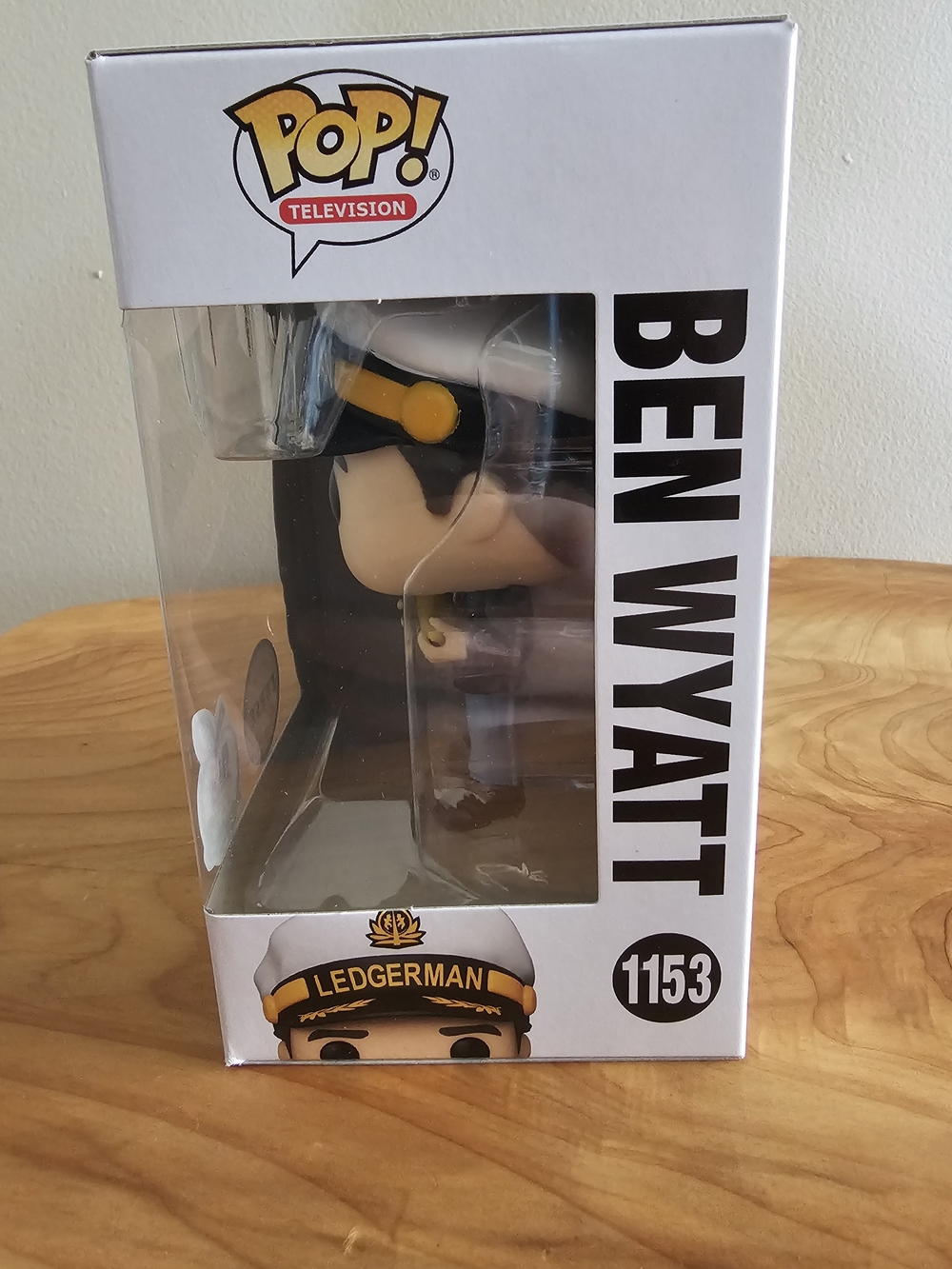Funko Pop! Parks and Recreation Ben Wyatt #1153 - Yellow/Black - Picture 3 of 7